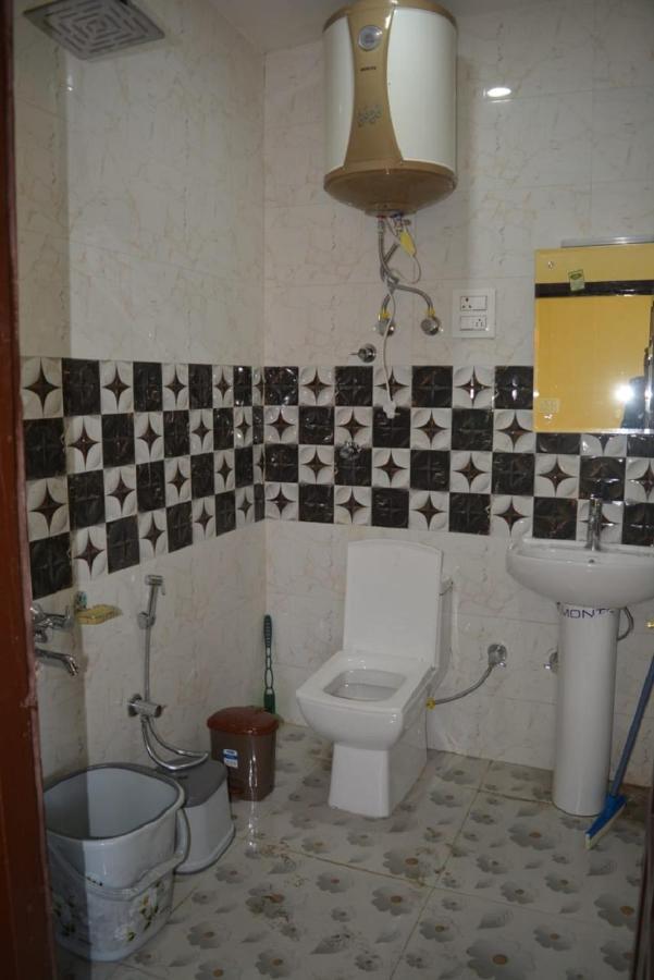 Nice One Palace Srīnagar Zewnętrze zdjęcie